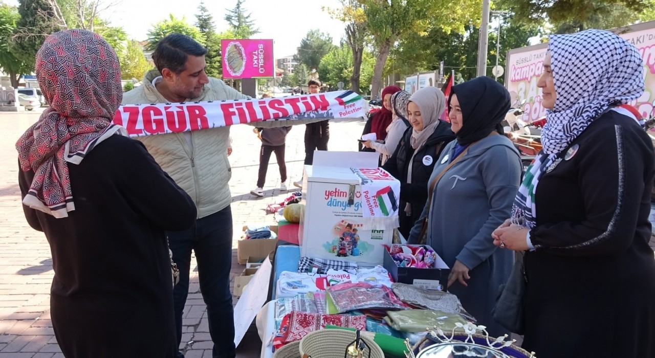 Tavşanlıda giysi satışlarından elde edilen gelir Gazzedeki çocuklara umut olacak