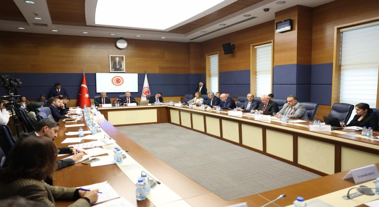 TBMM Dışişleri Komisyonu Başkanı Oktay: SDGnin Suriye ile bütünleşmesinin en kısa zamanda gerçekleşmesi gerekmektedir