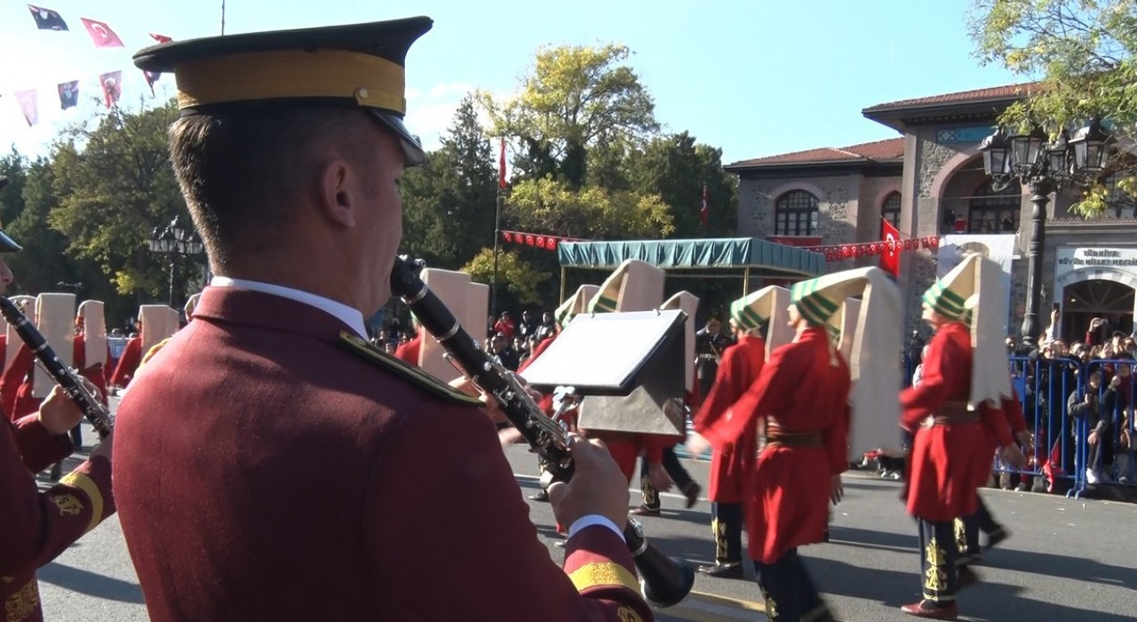 TBMMden Birinci Meclise kortej yürüyüşü