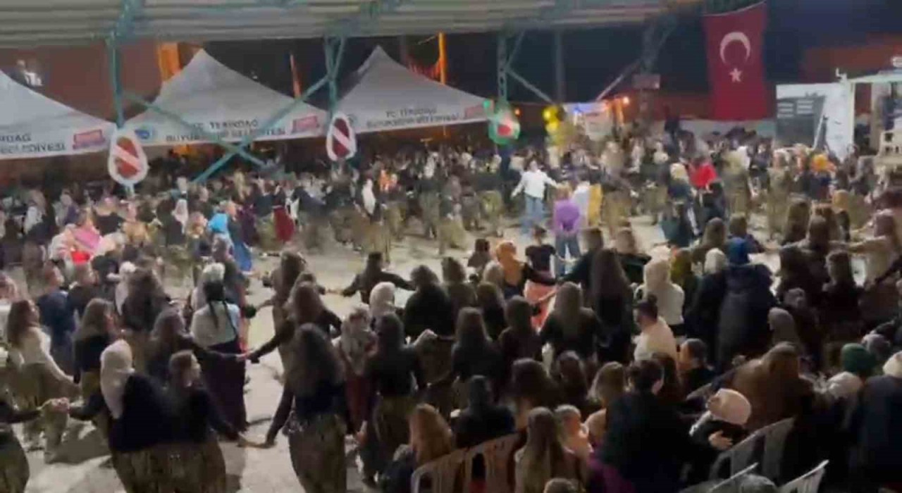 Tekirdağda kadınlardan renkli şalvar gecesi: 2 bin kişi katıldı