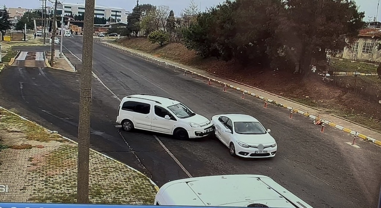 Tekirdağda kontrolsüz dönüş yapan araç kazaya neden oldu: 1 yaralı