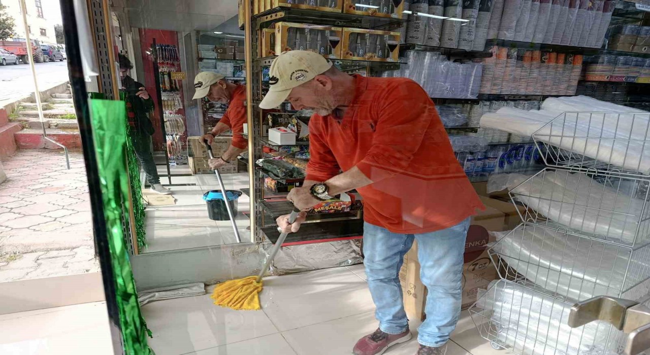 Tekirdağda su patlağı esnafı mağdur etti