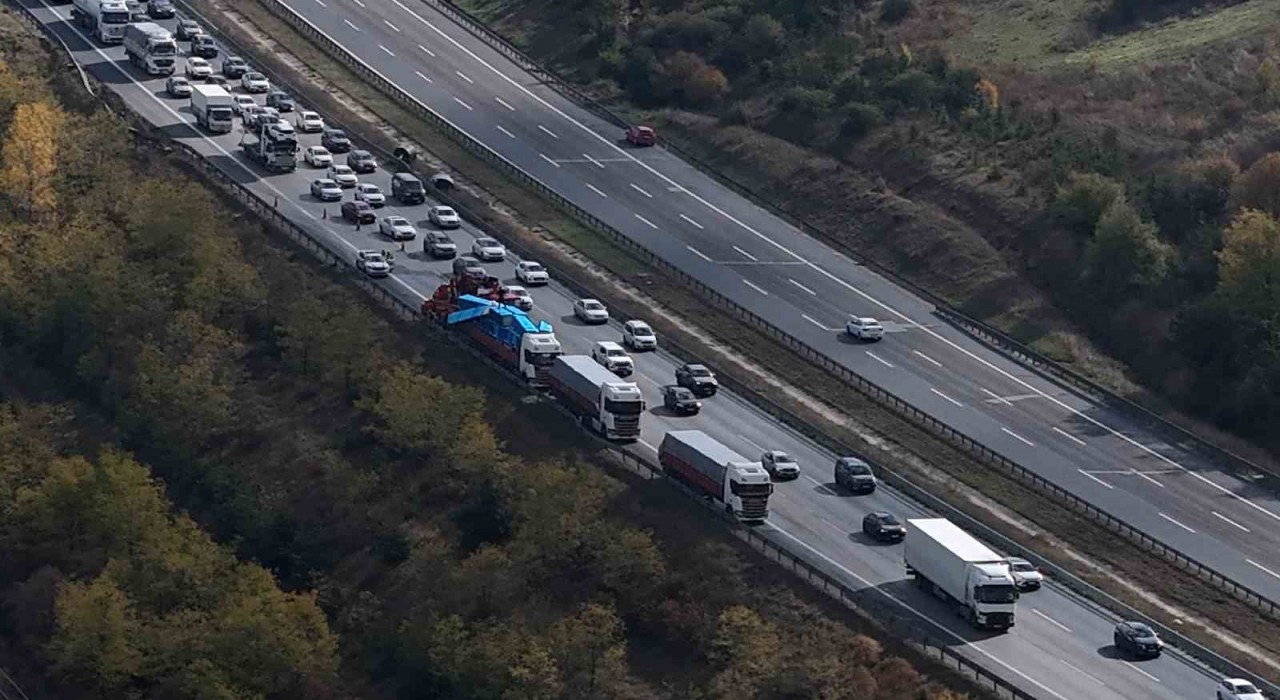 TEM Otoyolunda iki tır çarpıştı: 1 yaralı