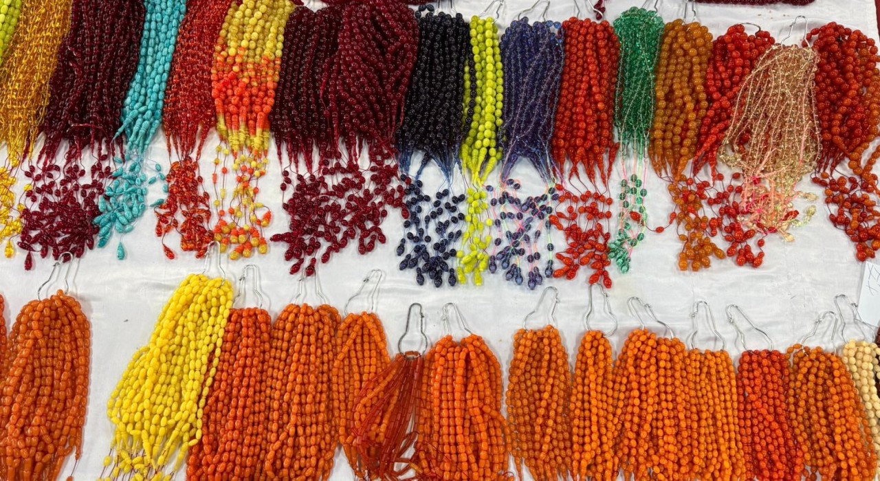 Tespih mezatı her ay binlerce koleksiyoner ve meraklıyı bir araya getiriyor