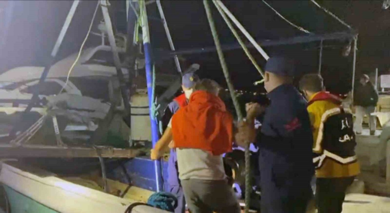 Ticari yatta rahatsızlanan vatandaşa Sahil Güvenlikten tıbbi tahliye