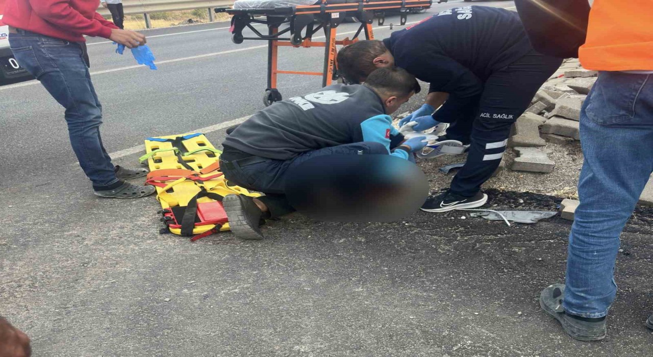 Tır ile motosiklet çarpıştı: 1 ölü