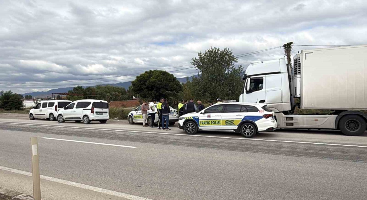 Tokatta kaçak göçmen taşıyan tır şoförü ve arkadaşı tutuklandı