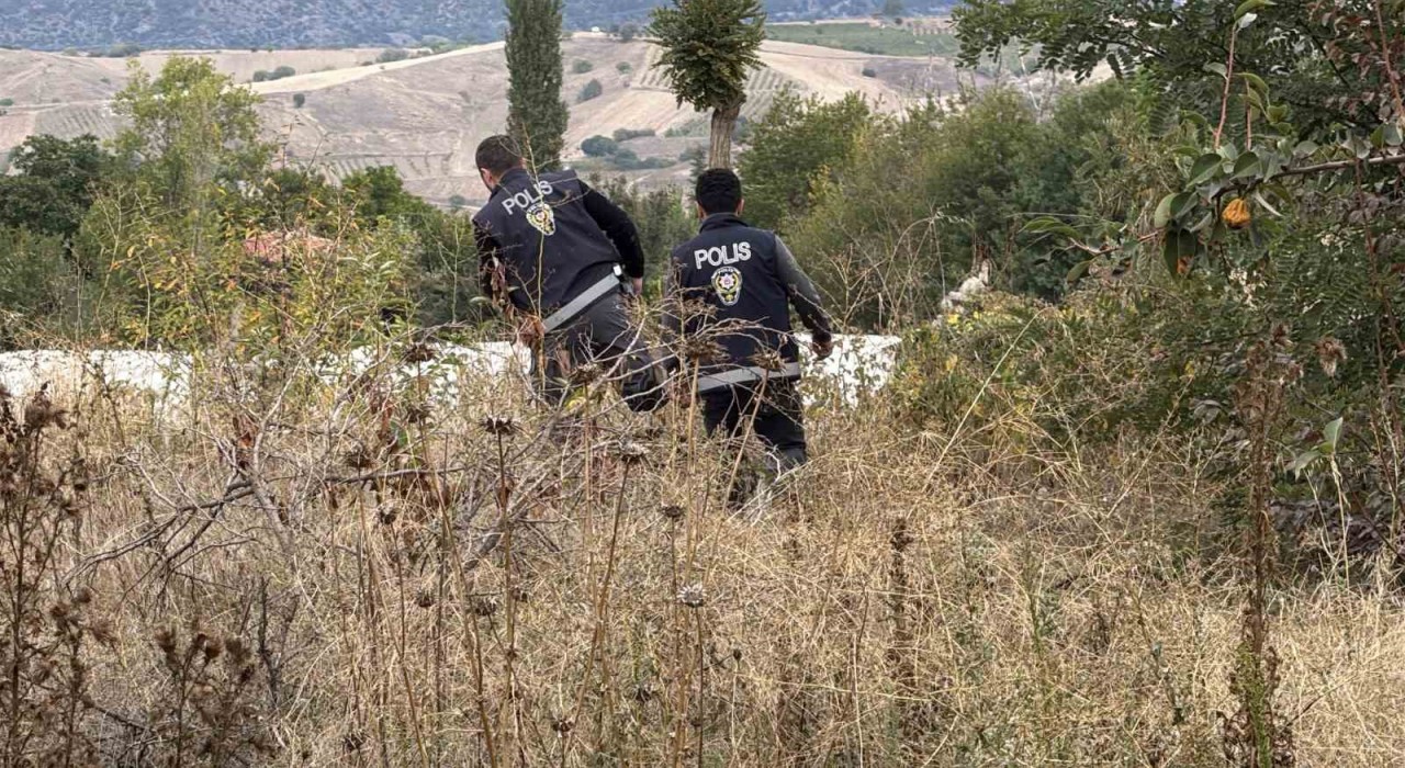 Tokatta uygulama noktasında kaçan göçmen konteyner altında yakalandı