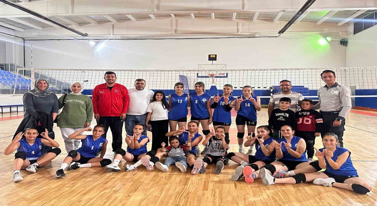 Tomarzalı Belediyespor Kız Voleybol Takımı galibiyete doymuyor