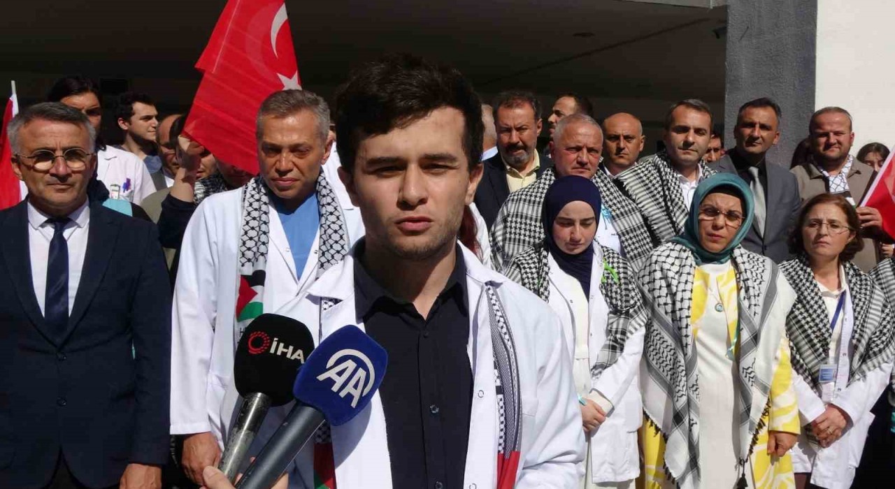 Trabzonda doktor adaylarından Hayat Kurtaran Eller Gazzedeki Katliama Susamaz protestosu