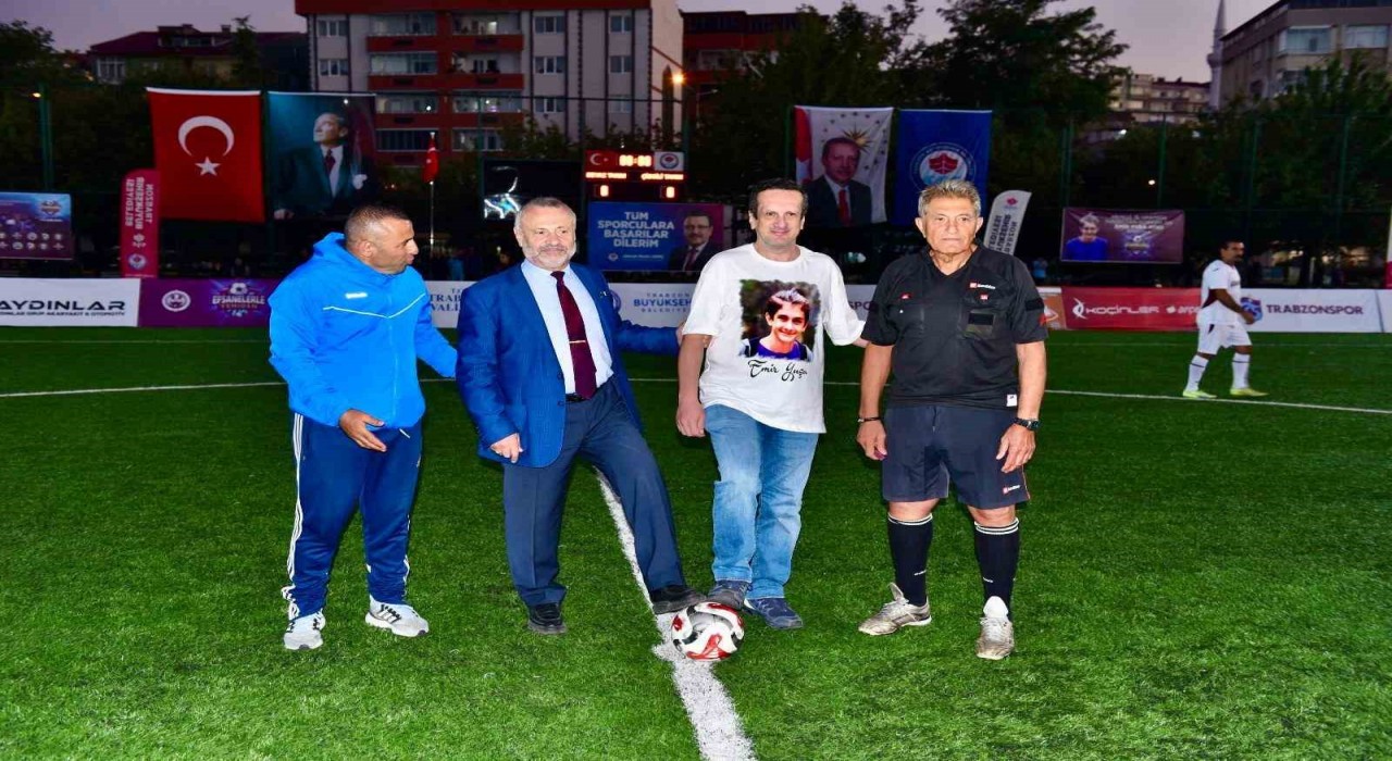 Trabzonsporun efsaneleri Emir Yuşa için sahaya çıktı