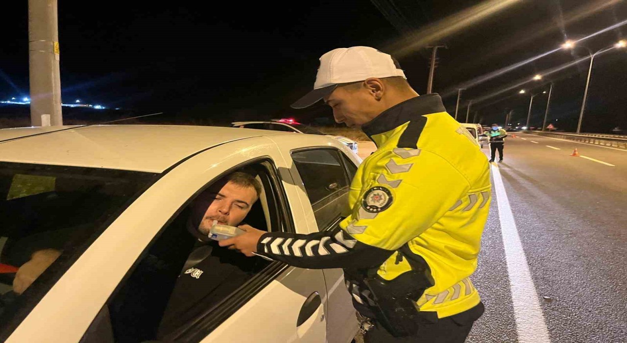 Trafik denetimleri gece-gündüz aralıksız sürüyor