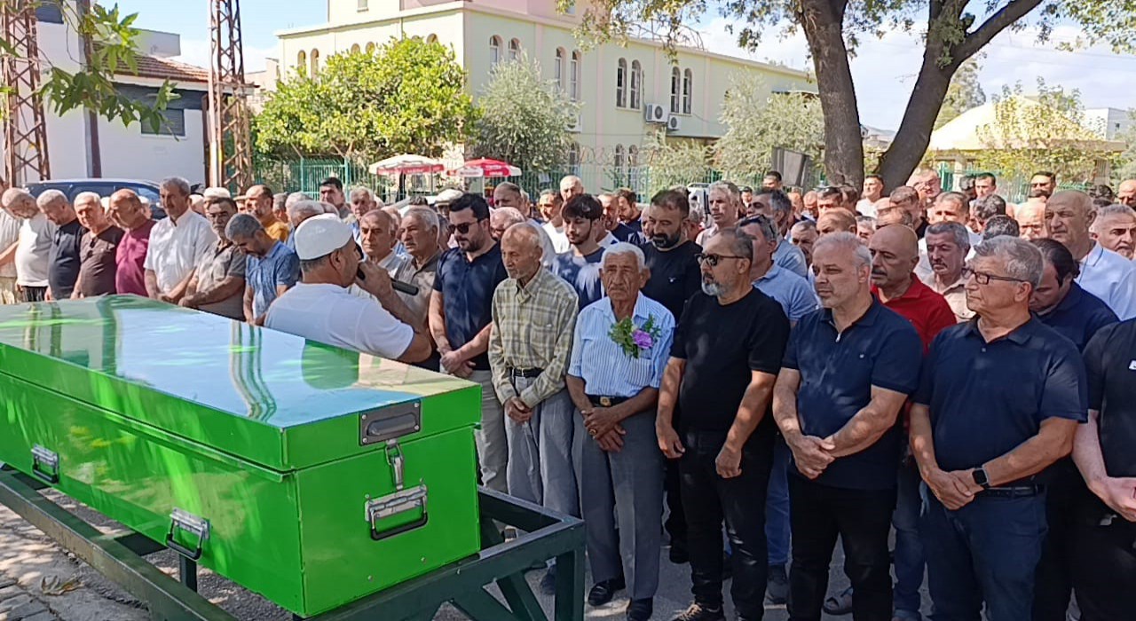 Trafik kazasında hayatını kaybeden doktor memleketi Kozanda son yolculuğuna uğurlandı