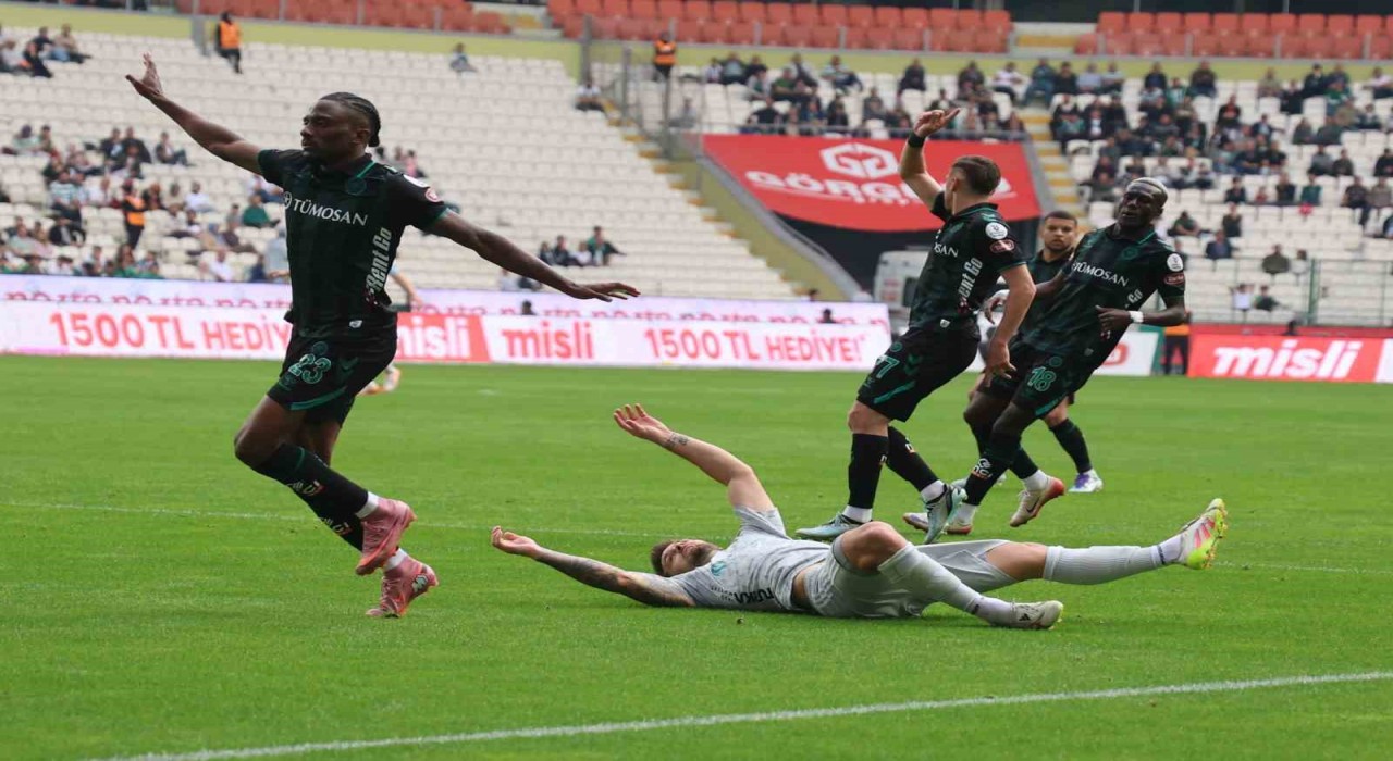 Trendyol Süper Lig: Konyaspor: 0 - Kocaelispor: 1 (İlk yarı)