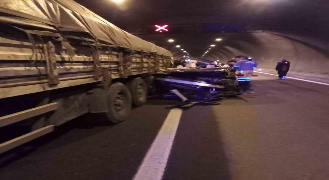 Tünelde trafik kazası: 1 ölü, 4 yaralı