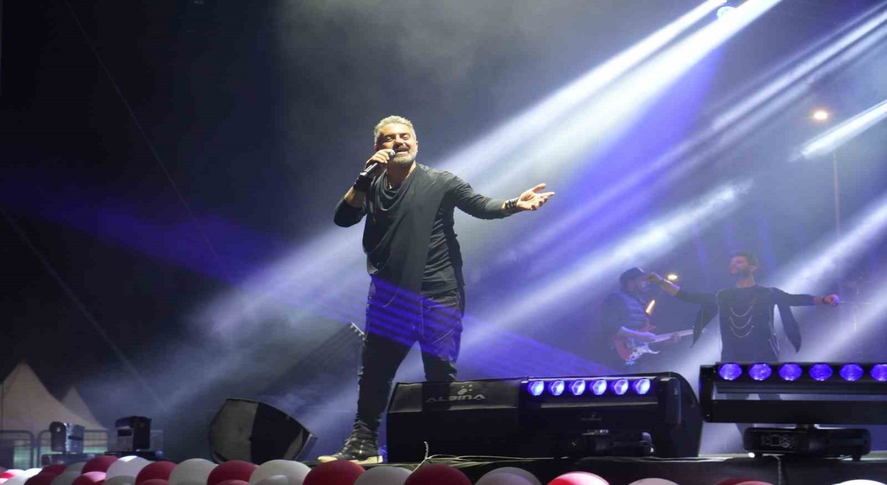 Turgay Başyayla, Niğde Gastronomi Festivalinde sahle aldı