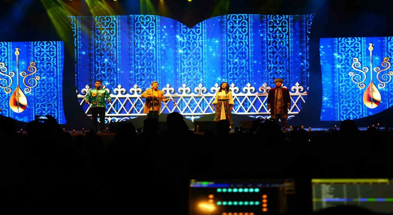 Türk dünyası renkleriyle Elazığda parladı: Hazar Şiir Akşamları finali beğeni topladı