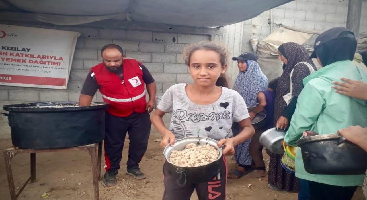 Türk Kızılay, Gazzede sağlanan ateşkes sonrası yardımlarını artırdı