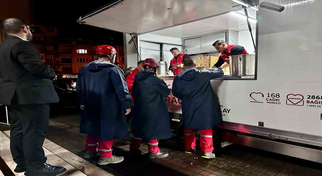 Türk Kızılay Sındırgı depremi sonrası harekete geçti