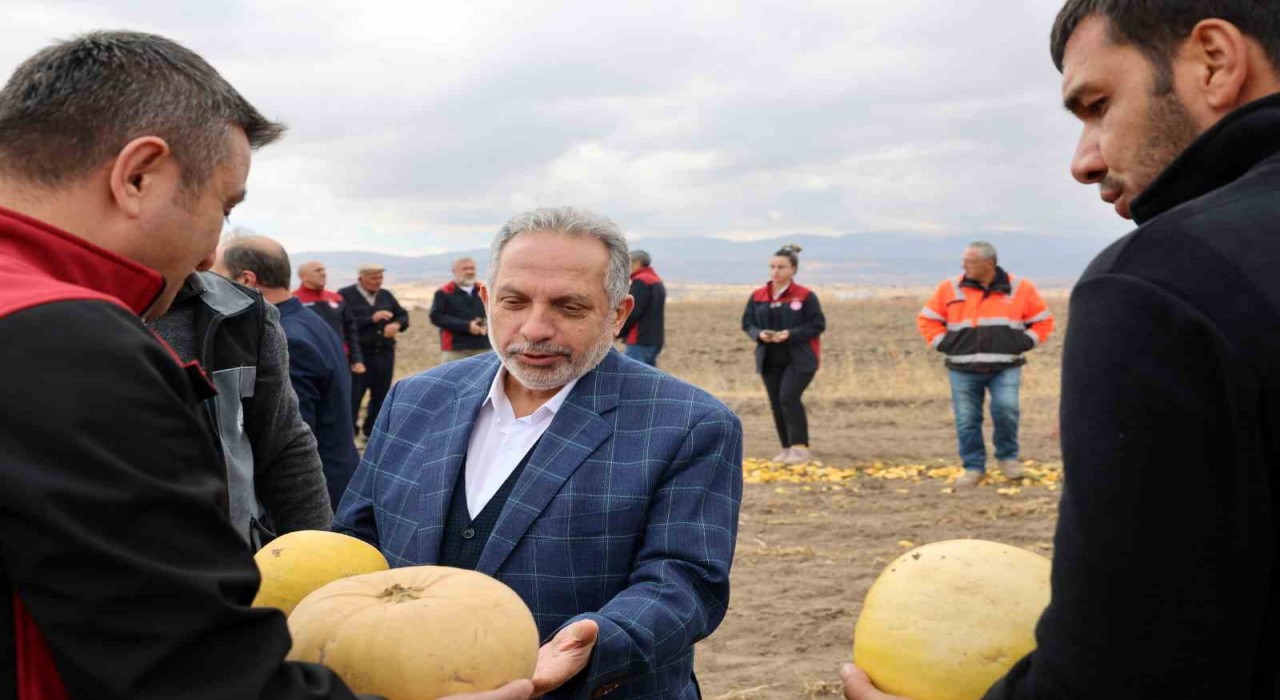 Türkiye Birincisi olan Talaslı çiftçilere Başkan Yalçından tebrik
