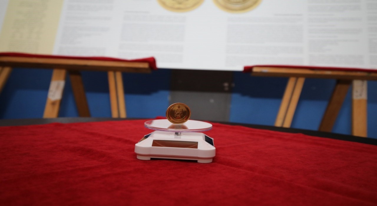 Türkiye Cumhuriyetinin ilk altın parası 100. yılında Akdeniz Üniversitesinde