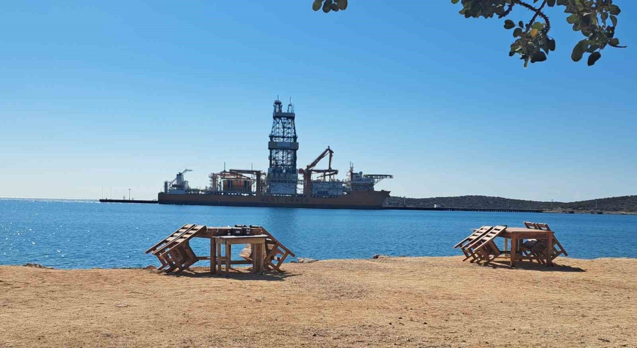 Türkiyenin 228 metrelik denizdeki yeni gücü: West Draco  limana yanaştı