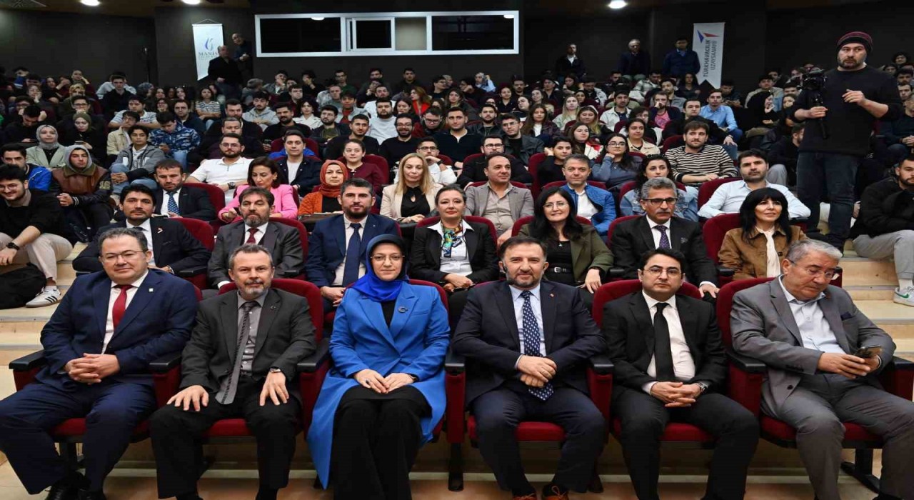 TUSAŞ Genel Müdürü Demiroğlundan öğrencilere konferans