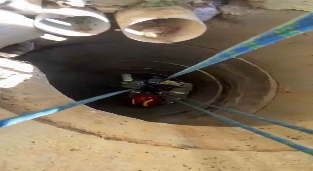 Tuzlada 10 metrelik kuyuya düşen köpek operasyonla kurtarıldı