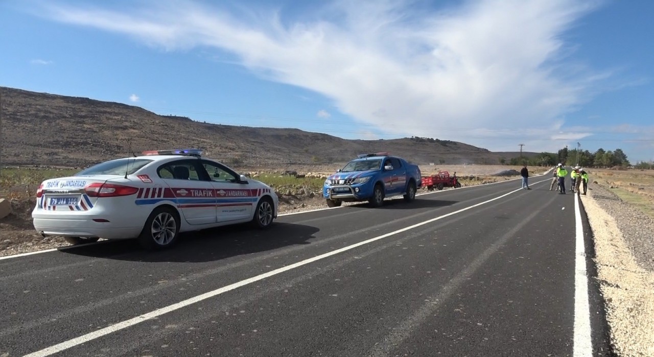 Üç tekerlekli elektrikli motosiklet devrildi: Karı koca ağır yaralandı