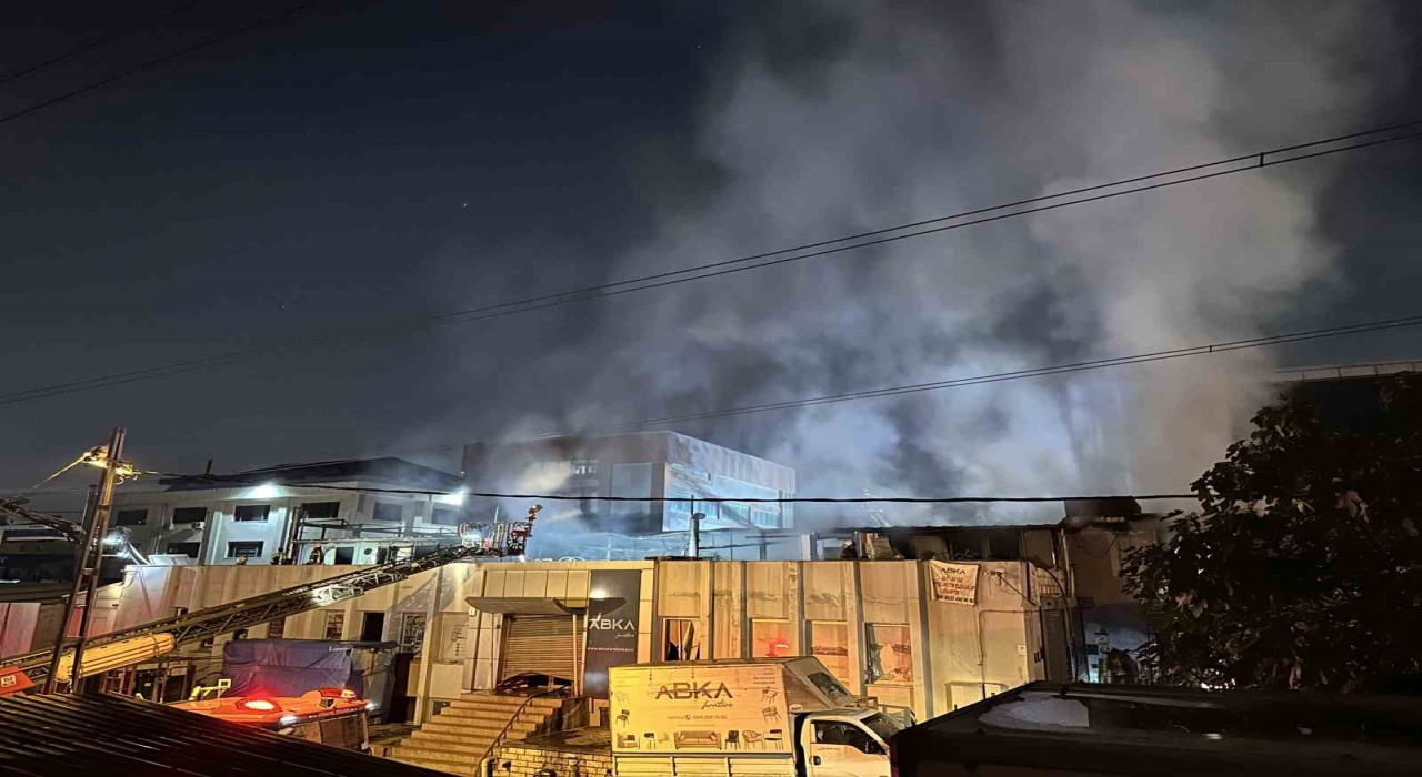 Ümraniyede fabrikadaki yangın kontrol altına alındı