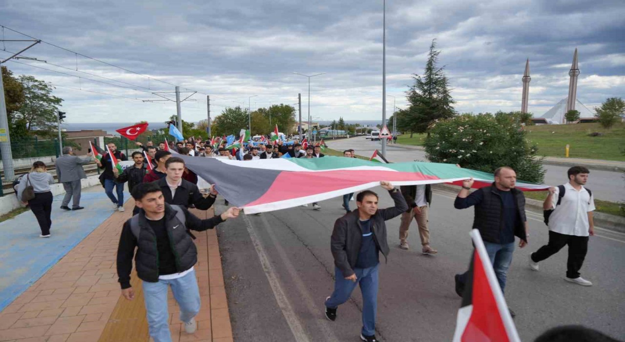 Üniversite öğrencileri Filistin için yürüdü: Gerçek güç, vicdanda ve bilimde saklıdır
