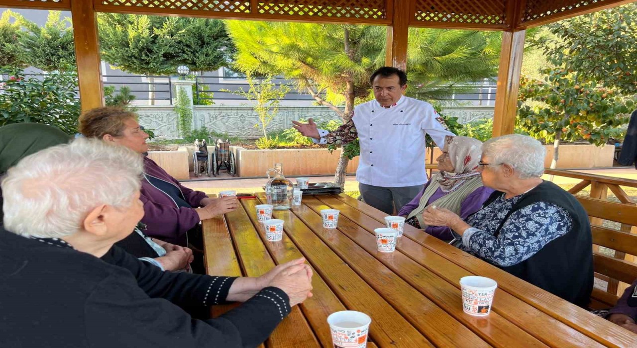 Ünlü Şef Fikret Özdemirden huzurevi sakinlerine lezzet dolu ziyafet