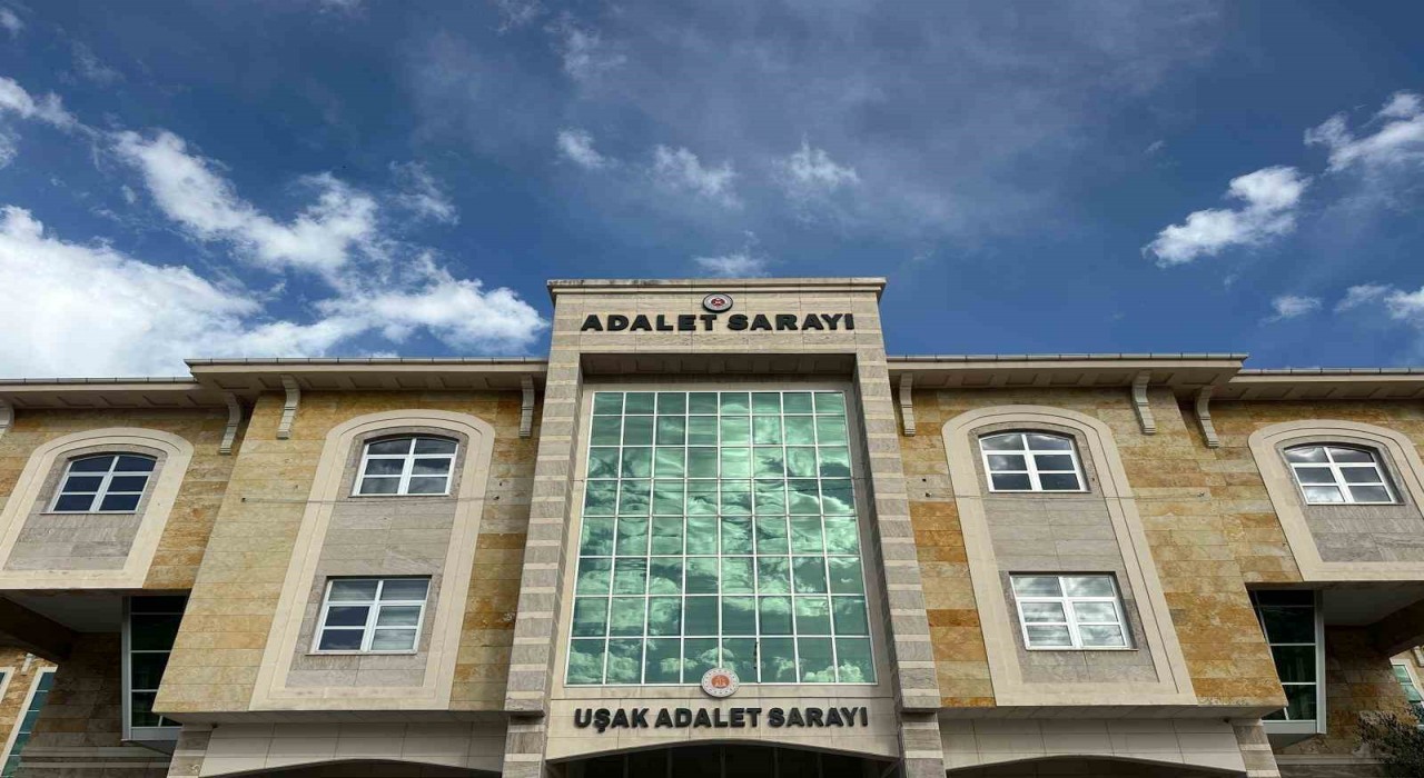 Uşakta babası, babaannesi ve komşusunu bıçaklayan şüpheli tutuklandı