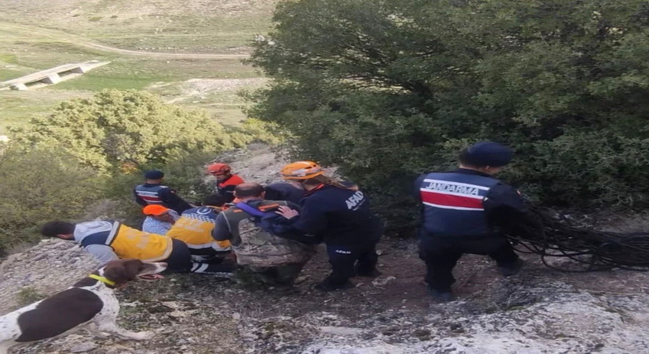 Uşakta dere yatağına düşen avcı yaralandı