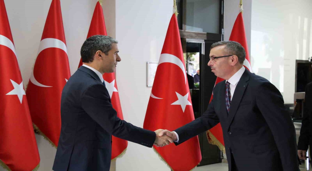 Uşakta Türkiye Cumhuriyetinin 102. yaşı coşkuyla kutlandı