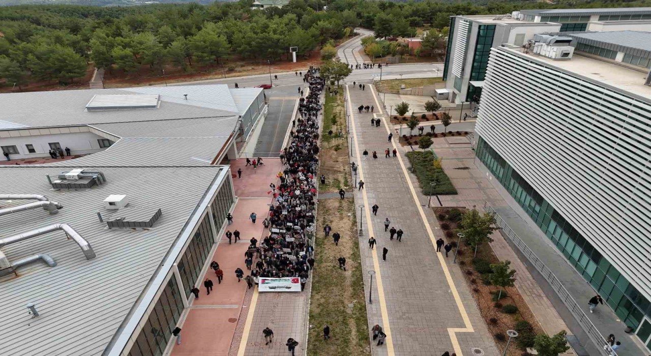 Uşakta üniversite öğrencilerinden Filistine destek yürüyüşü