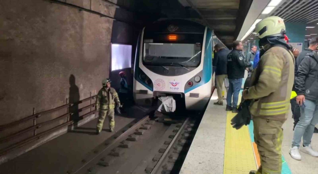 Üsküdar Marmaray İstasyonunda raylara atlayan kadın hayatını kaybetti