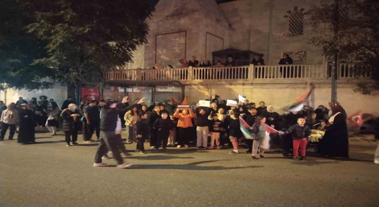 Üsküdarda McDonalds şubesi açılmasını istemeyen mahalleliden protesto