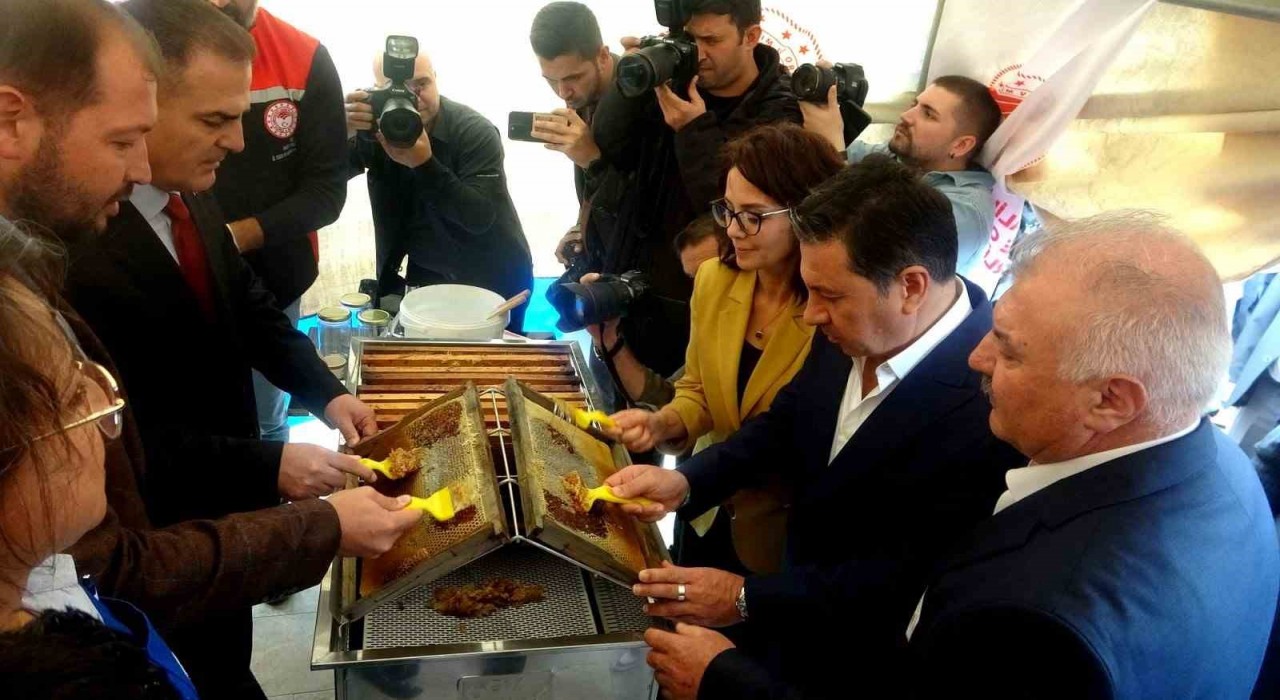 Vali Akbıyık: Çam balında dünya birincisiyiz