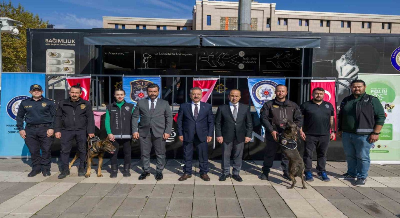 Vali Aksoy, Narko Tırını ziyaret etti