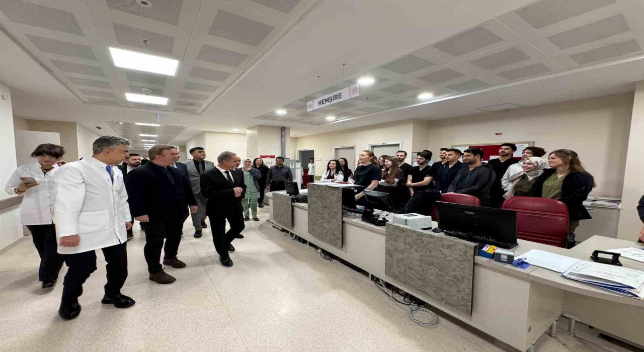 Vali Aydoğdu, hastaları ziyaret etti