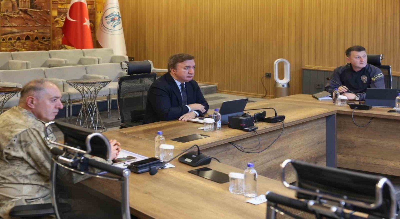 Vali Aydoğdu, İçişleri Bakanı Yerlikayanın başkanlığındaki VKS toplantısına katıldı