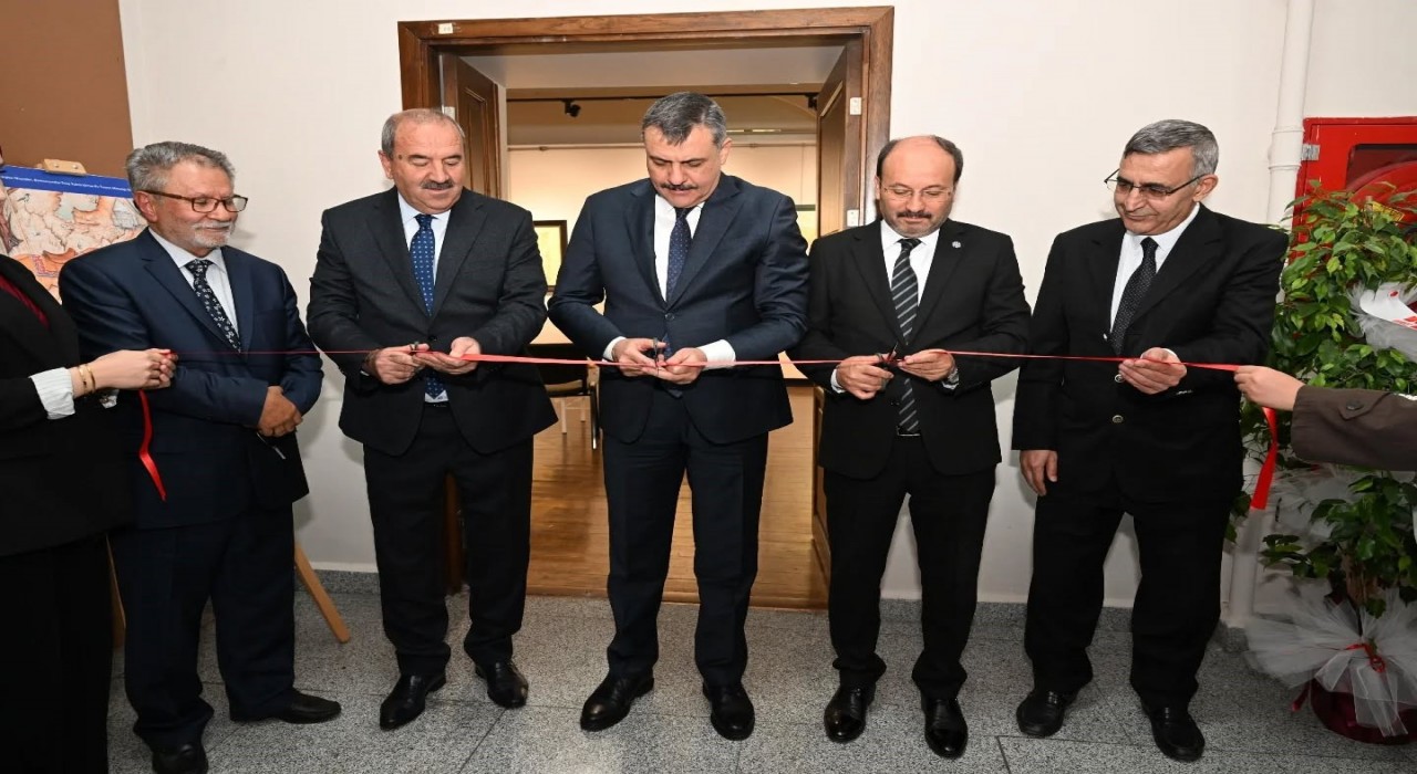 Vali Çiftçi, Müzehhip Sadrettin Erin kişisel sergisini gezdi