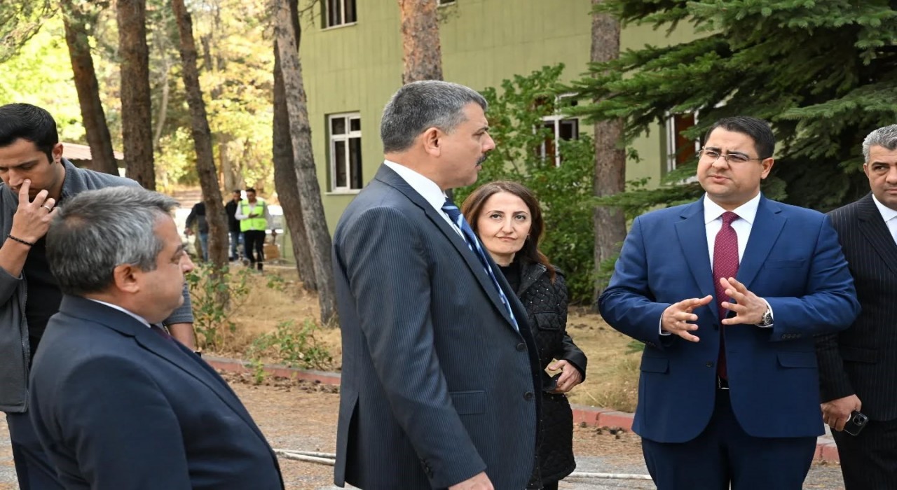 Vali Çiftçi, restorasyon çalışmalarını yerinde inceledi