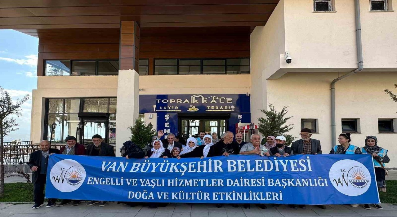 Van Büyükşehir Belediyesi Dünya Yaşlılar Gününü unutmadı