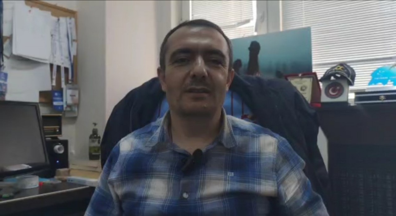 Van Gölü kıyısında yosun tabakası oluştu