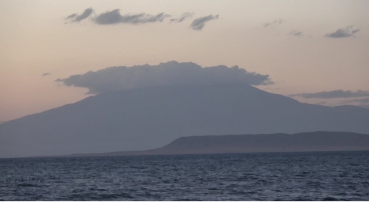 Van Gölü sahilinden görkemli anlar: 4 bin 58 rakımlı Süphan Dağının zirvesindeki bulutlar time-lapse ile görüntülendi
