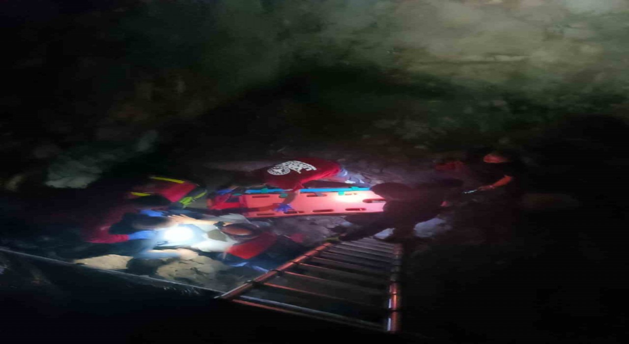 Van Kalesinden düşen Alman turist yaralandı