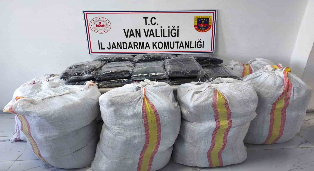 Vanda 1.1 milyon TL değerinde kaçak malzeme ele geçirildi