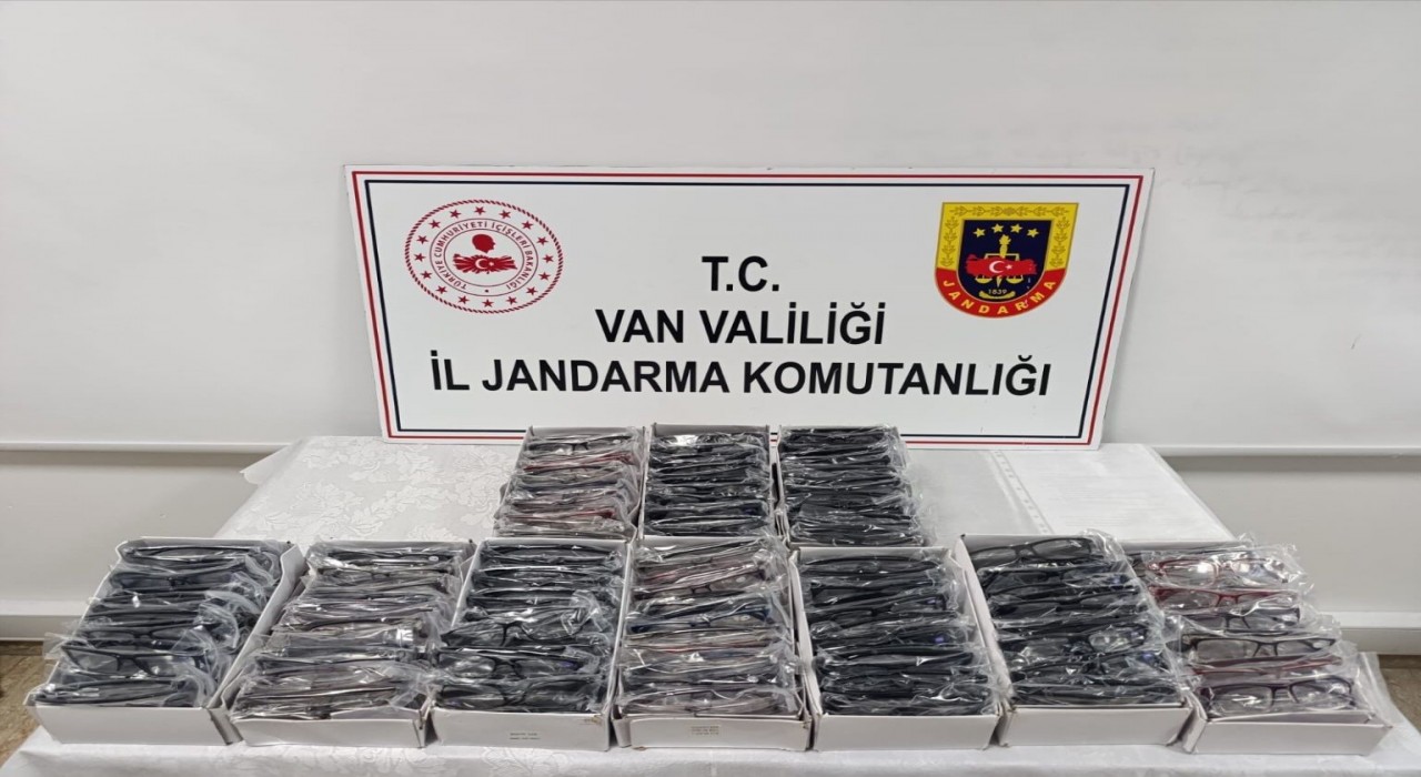 Vanda 150 bin lira değerinde kaçak 250 adet gözlük ele geçirildi